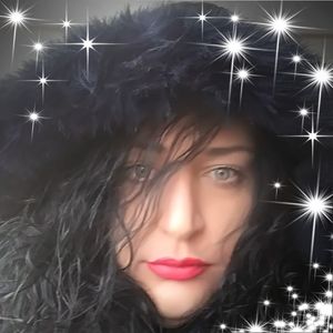 Meet your Posher, Desiree